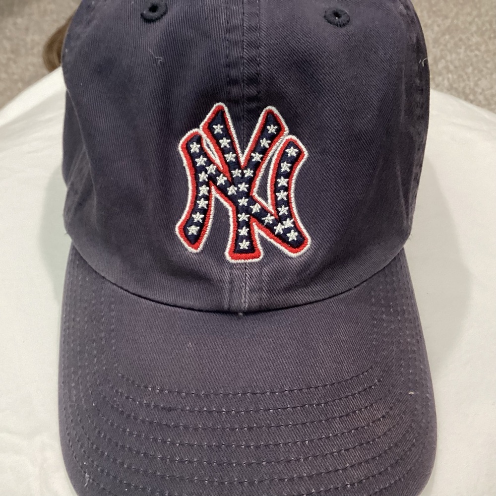 Vintage 2000’s Twin Enterprise NY baseball cap.  Pre-owned.